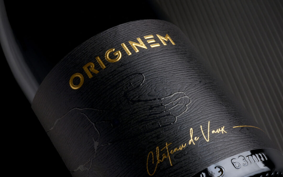 Une luxeuse étiquettes pour notre client Château de Vaux pour sa cuvée haut de gamme  » Originem ».