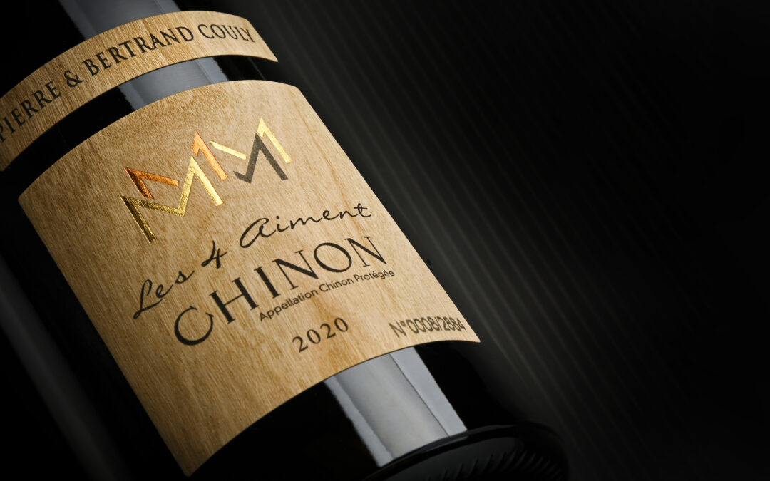 Our client Pierre & Bertrand Couly has chosen a wooden label for his new cuvée Les 4 aiment.