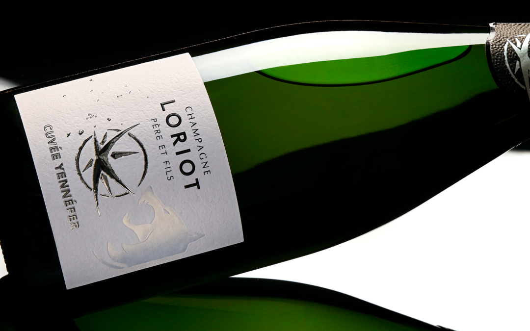 Habillage premium Champagne Yennéfer – double dorure à chaud et dorure nacrée